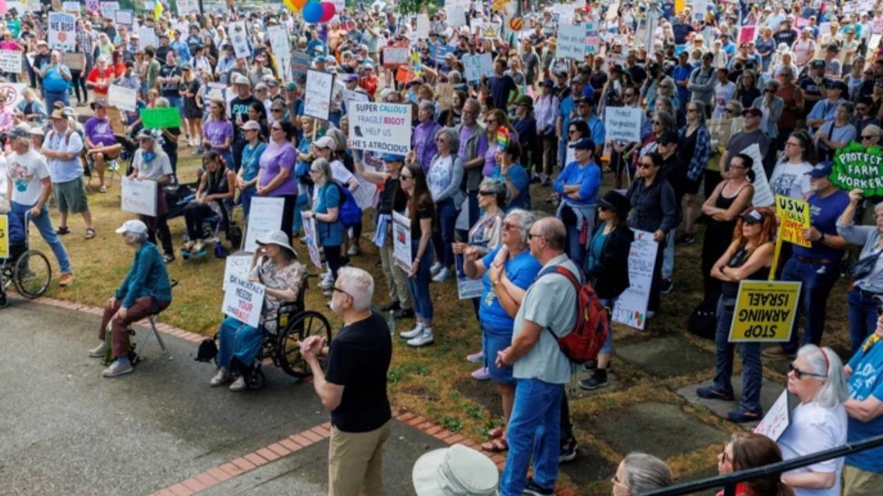 ABD’de on binlerce işçi, ‘Emek Günü’nde Trump ve milyarderleri protesto etti ABD’de on binlerce işçi, ‘Emek Günü’nde Trump ve milyarderleri protesto etti